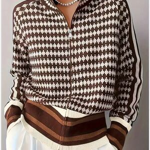 Chic Houndstooth Zip-Up Sweatshirt